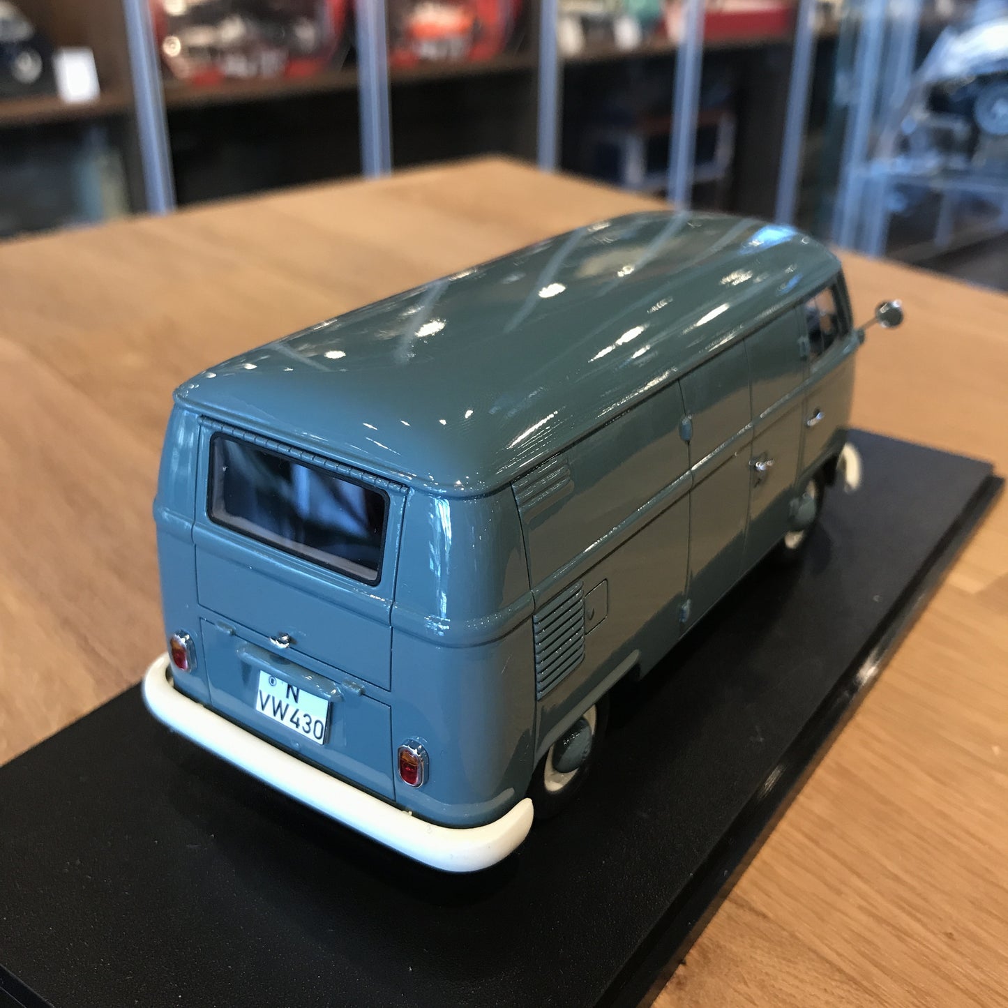 Schuco 1:32 Volkswagen T1 Box Van 450892500