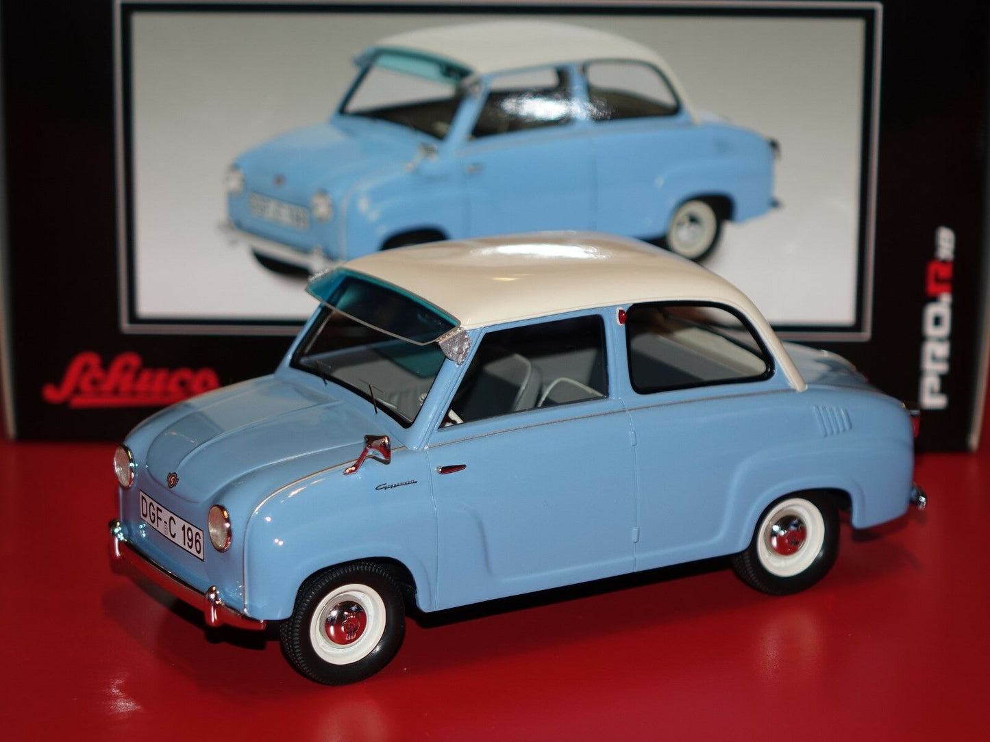 Schuco 1:18 Goggomobil Limousine light blue 450009600