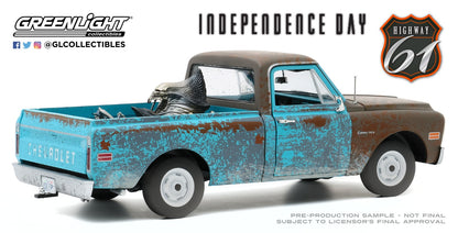 Highway 61 1:18 Independence Day (1996) - 1971 Chevrolet C-10 with Alien Figure HWY-18021
