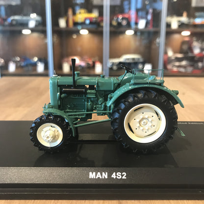 Schuco 1:43 Man 4S2 Tractor Green 450284600