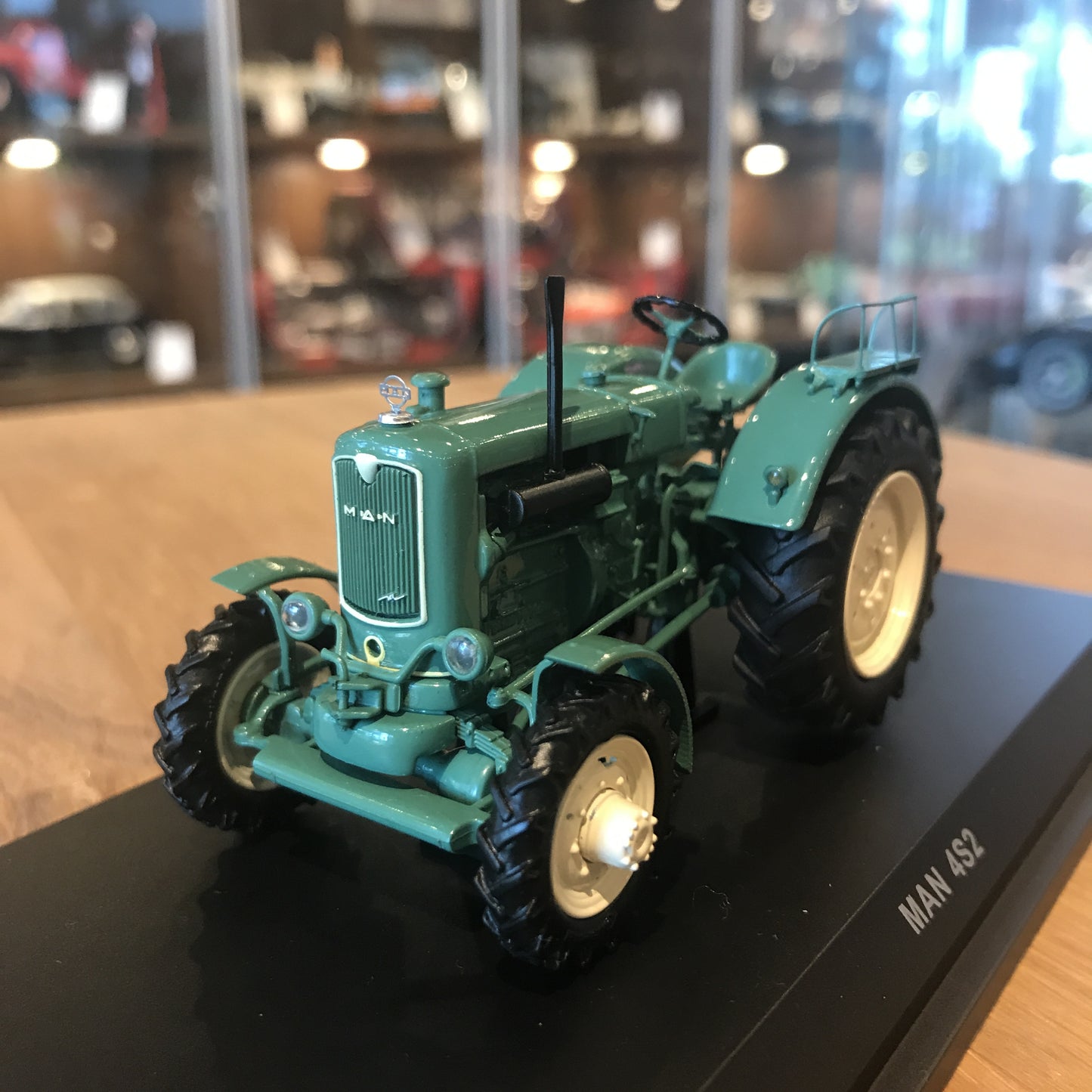 Schuco 1:43 Man 4S2 Tractor Green 450284600