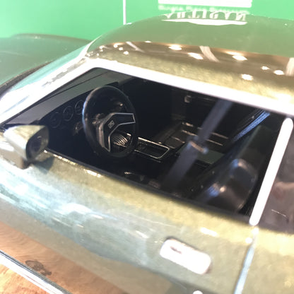 GreenLight 1:18 Artisan Collection - 1976 Ford Gran Torino - Dark Green Metallic 19018
