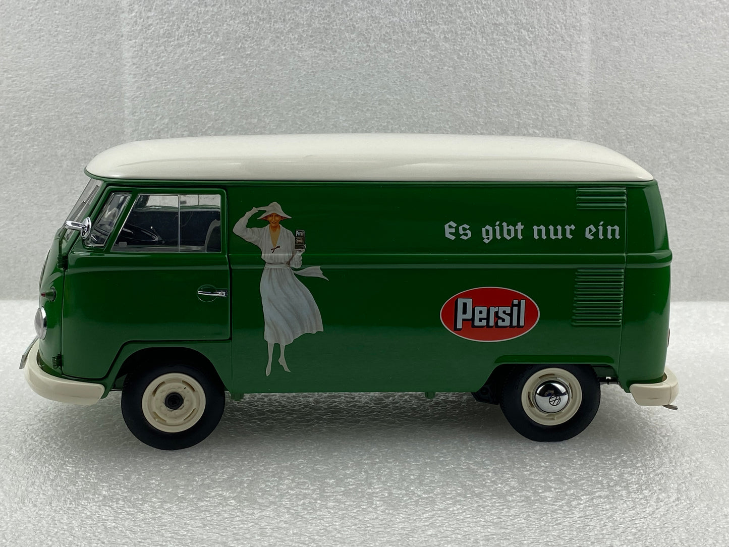 Schuco 1:18 Volkswagen T1b transporter Persil Year 1959-63 450036600 (Paint is flawed / Clearance Final Sale)