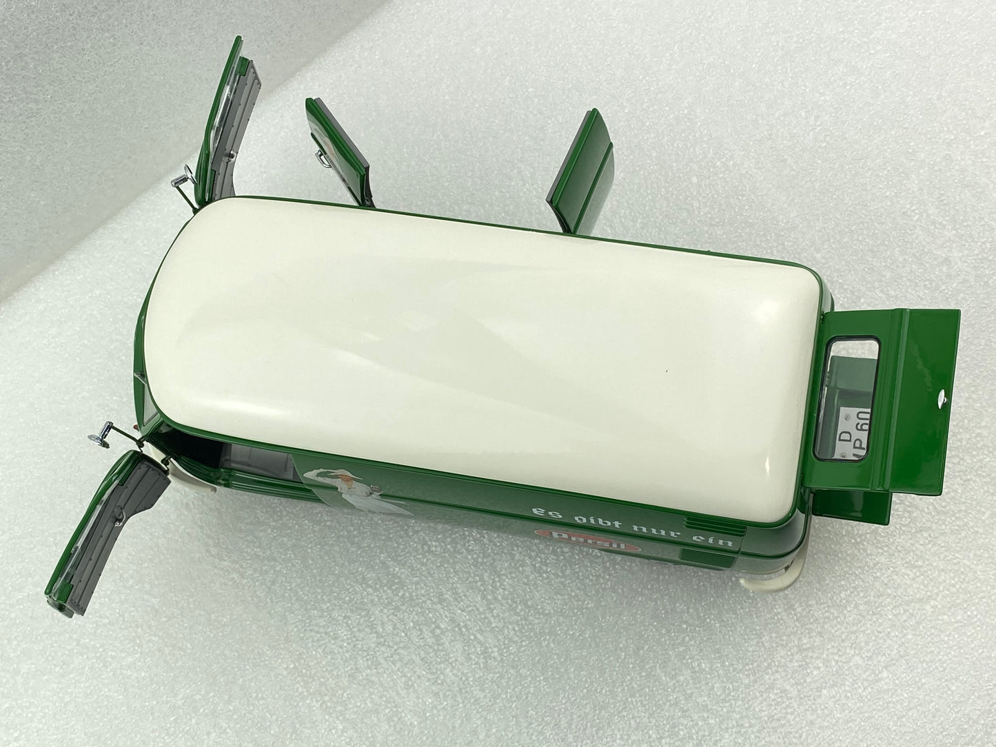 Schuco 1:18 Volkswagen T1b transporter Persil Year 1959-63 450036600 (Paint is flawed / Clearance Final Sale)