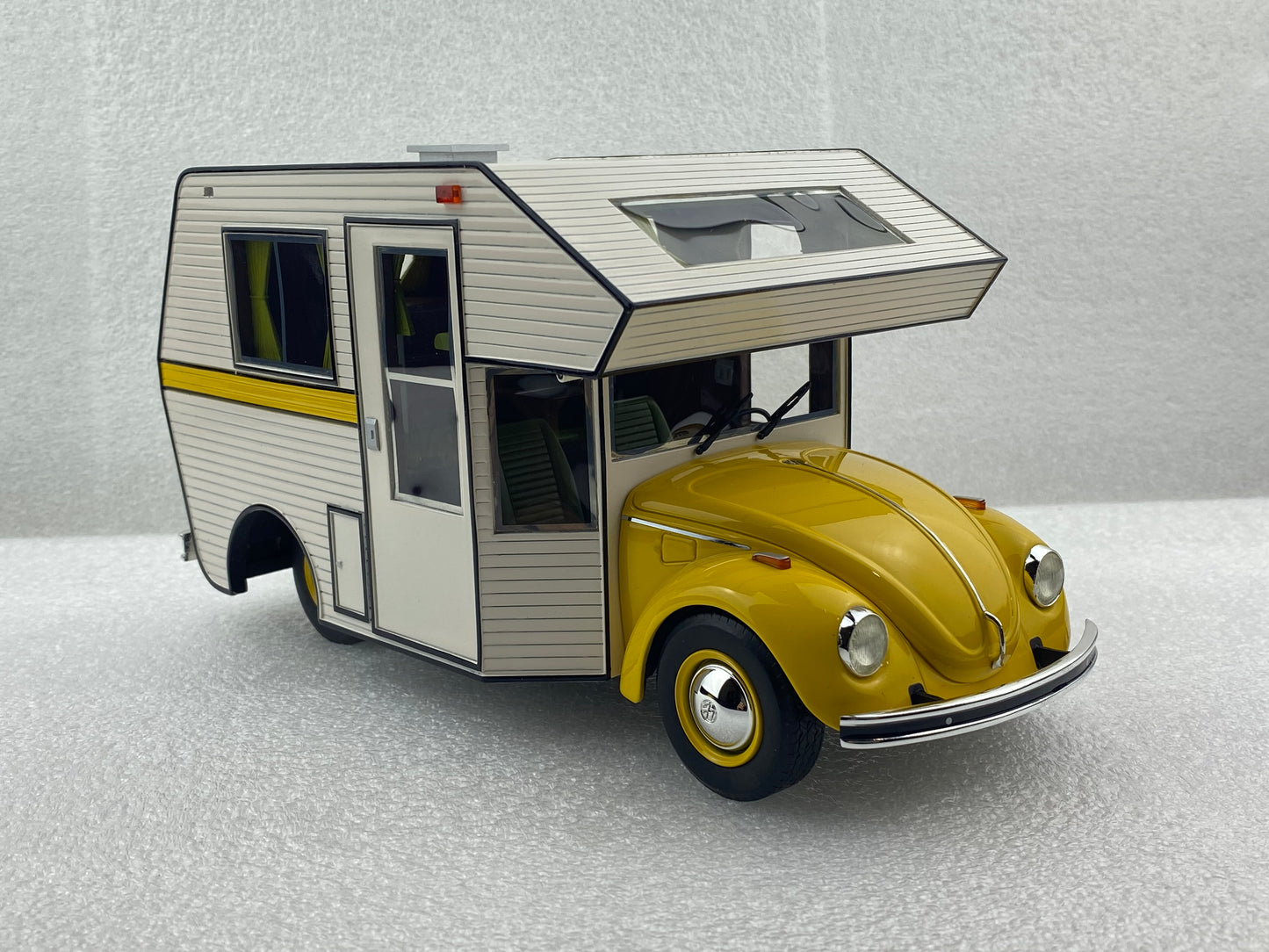 Schuco 1:18 Volkswagen Beetle Motorhome Yellow 450011300 (Clearance Final Sale)