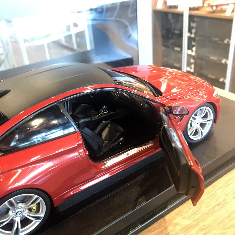 Paragon 1:18 BMW M4 Coupe Sakhir Orenge PA-97101
