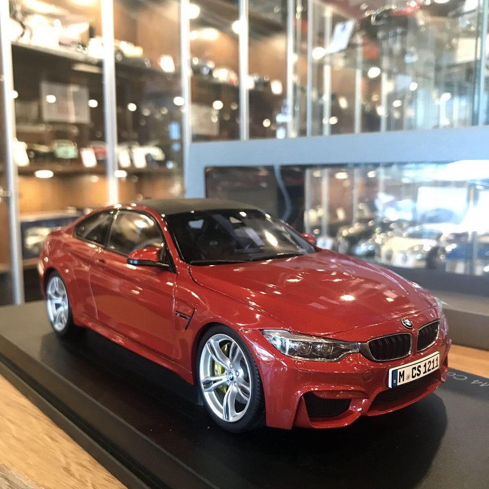 Paragon 1:18 BMW M4 Coupe Sakhir Orenge PA-97101