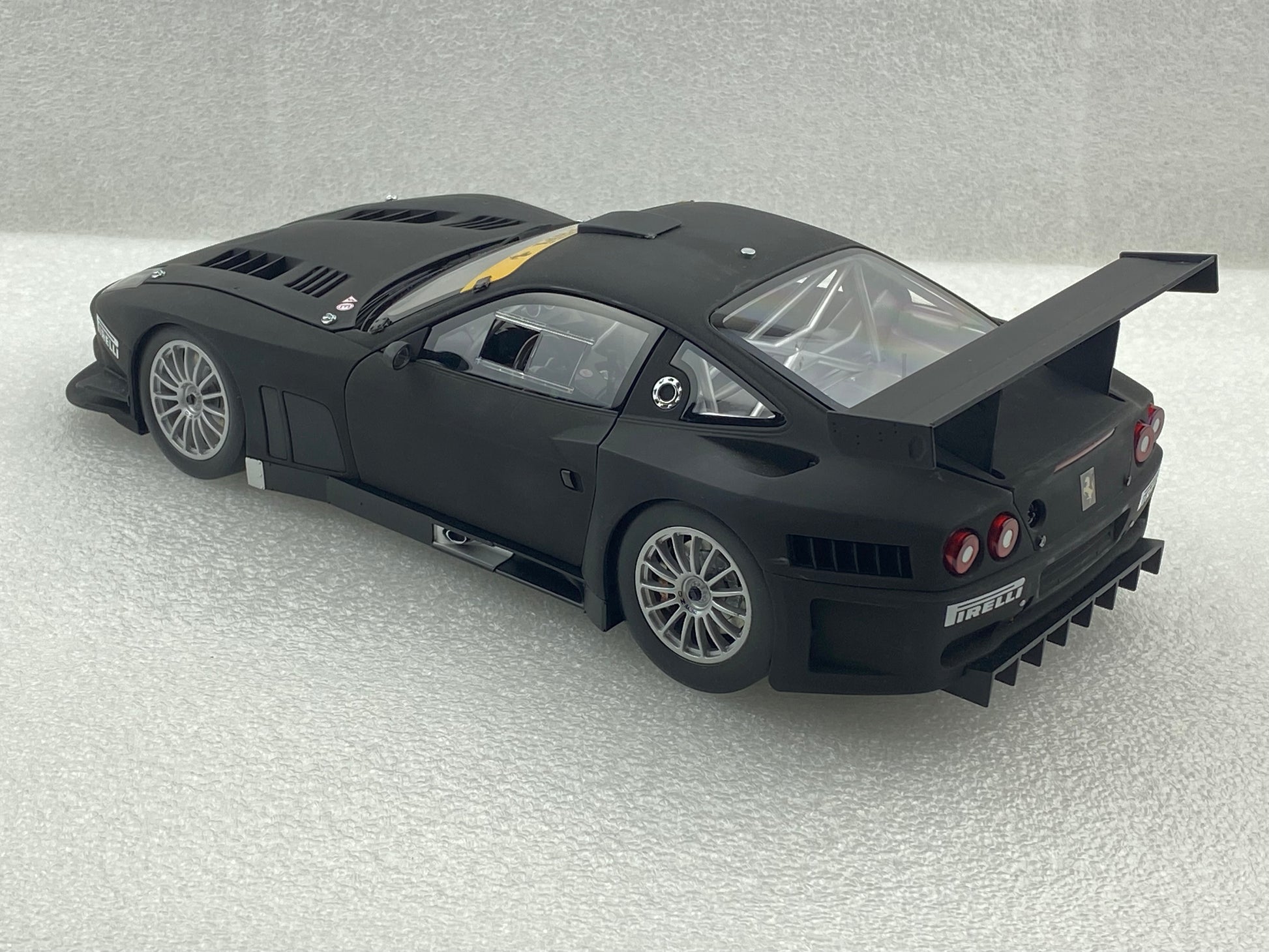 Kyosho 1:18 Ferrari 575 GTC Evoluzione 2005 Matt Black 08392A (Clearance  Final Sale)