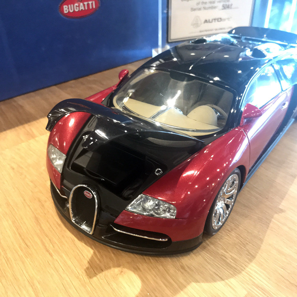 AUTOart 1:18 Bugatti EB 16.4 Veyron (FrankFurt 2001)  red/black first version 70901