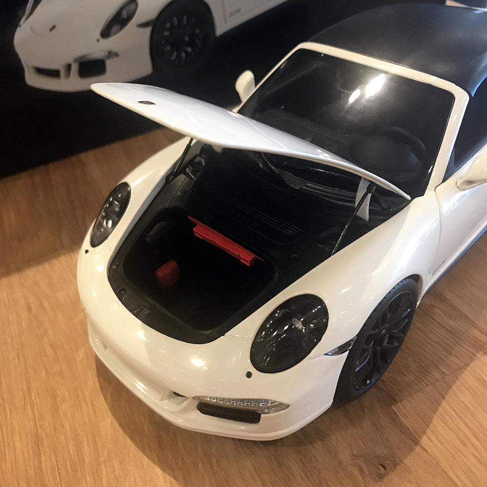 Schuco 1:18 Porsche 911 Carrera GTS Cabriolet White 450039500