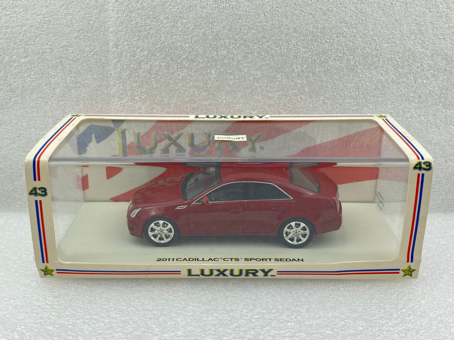 Luxury 1:43 Cadillac CTS Sedan 2011 crystal red 100990