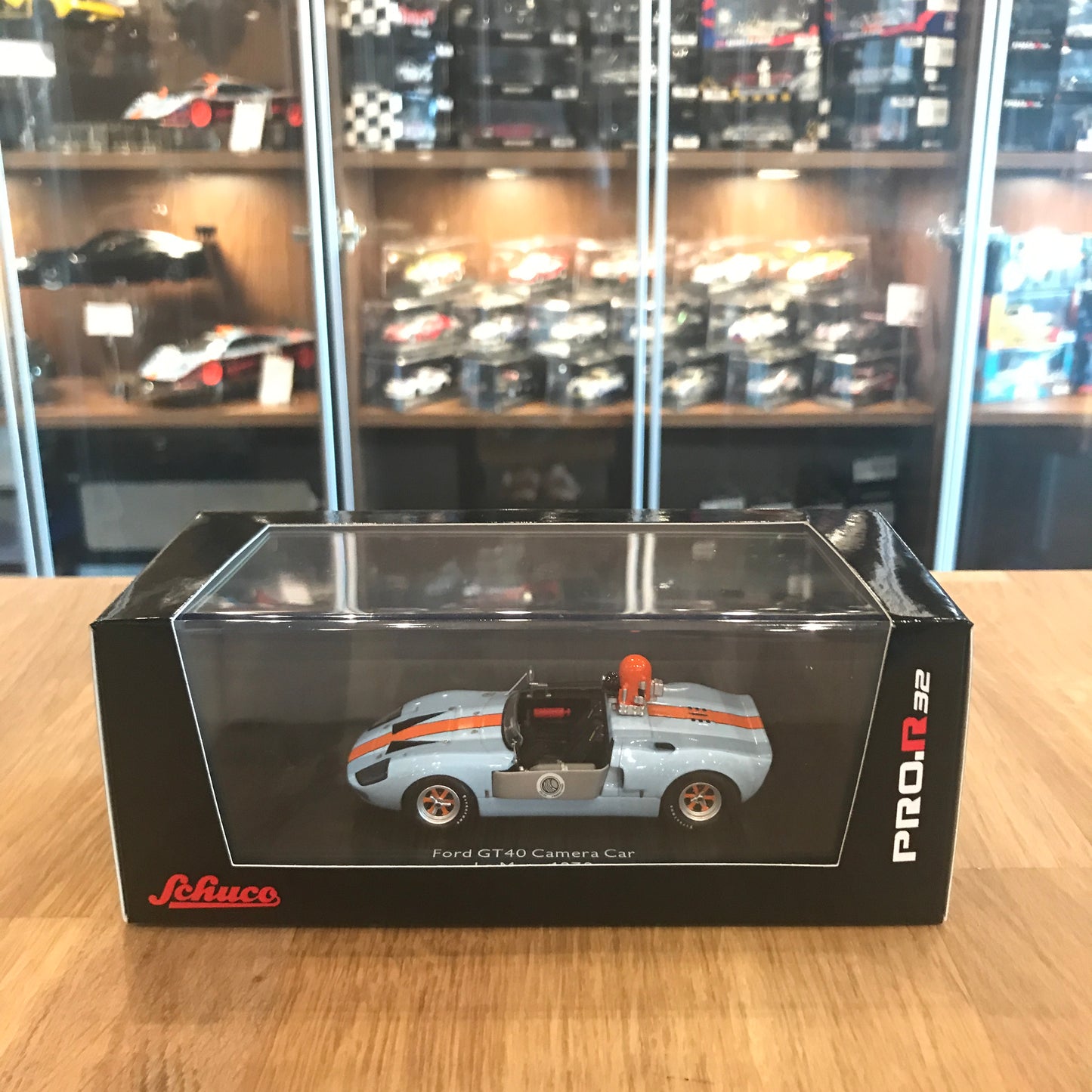 Schuco 1:43 Ford GT 40 "Le Mans" Camera Car 450899600