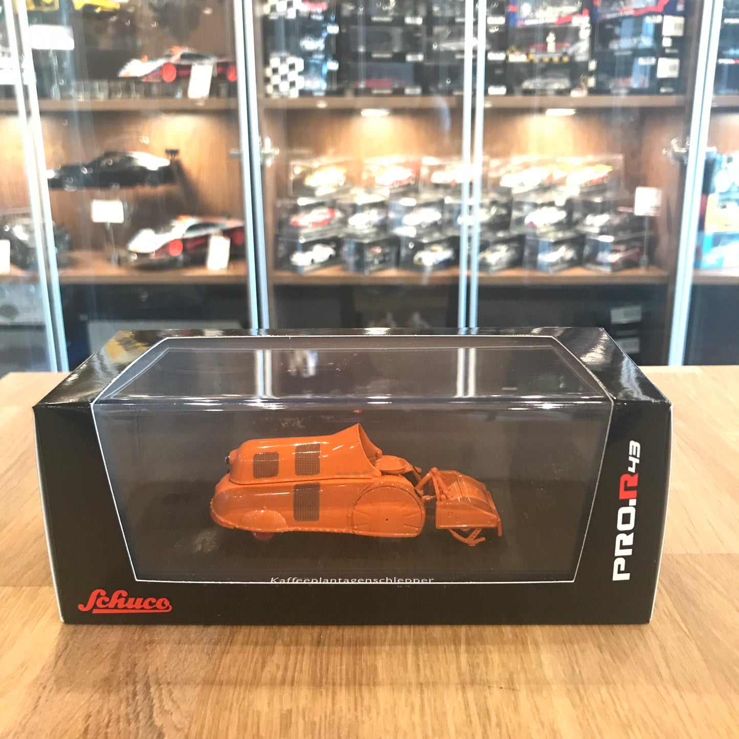 Schuco 1:43 Coffee plantation Tractor orange 450895000