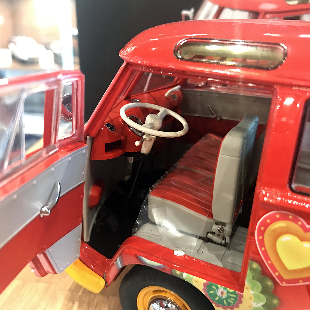 Schuco 1:18 Volkswagen T1 Samba "Hippie" with roof tracks and surfboards 450028300