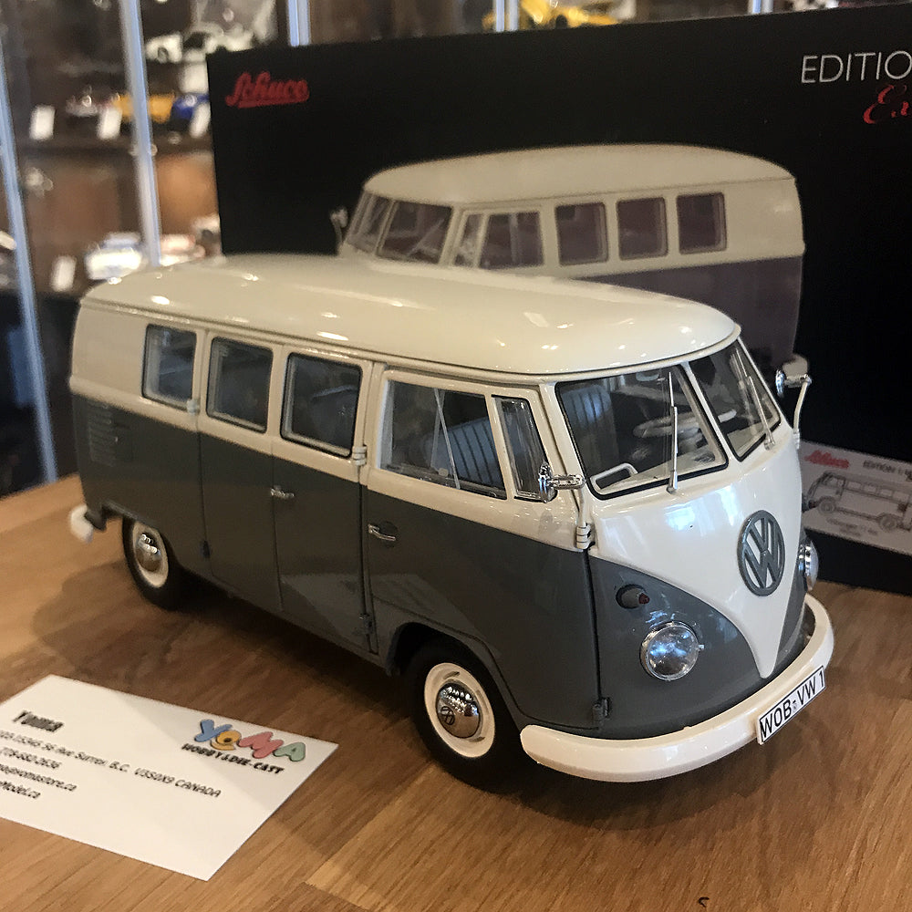 Schuco 1:18 Volkswagen VW T1 Bus Pearl White/Grey 450037500