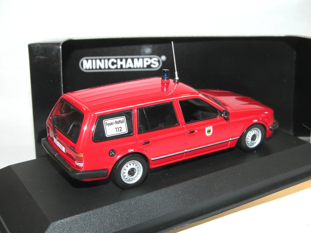 Minichamps 1:43 Opel Kadett D Caravan 1979 Feuerwehr Dortmund 400044191