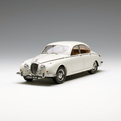 Paragon 1:18 Daimler 250 V8 1967 O.E. White PA-98313