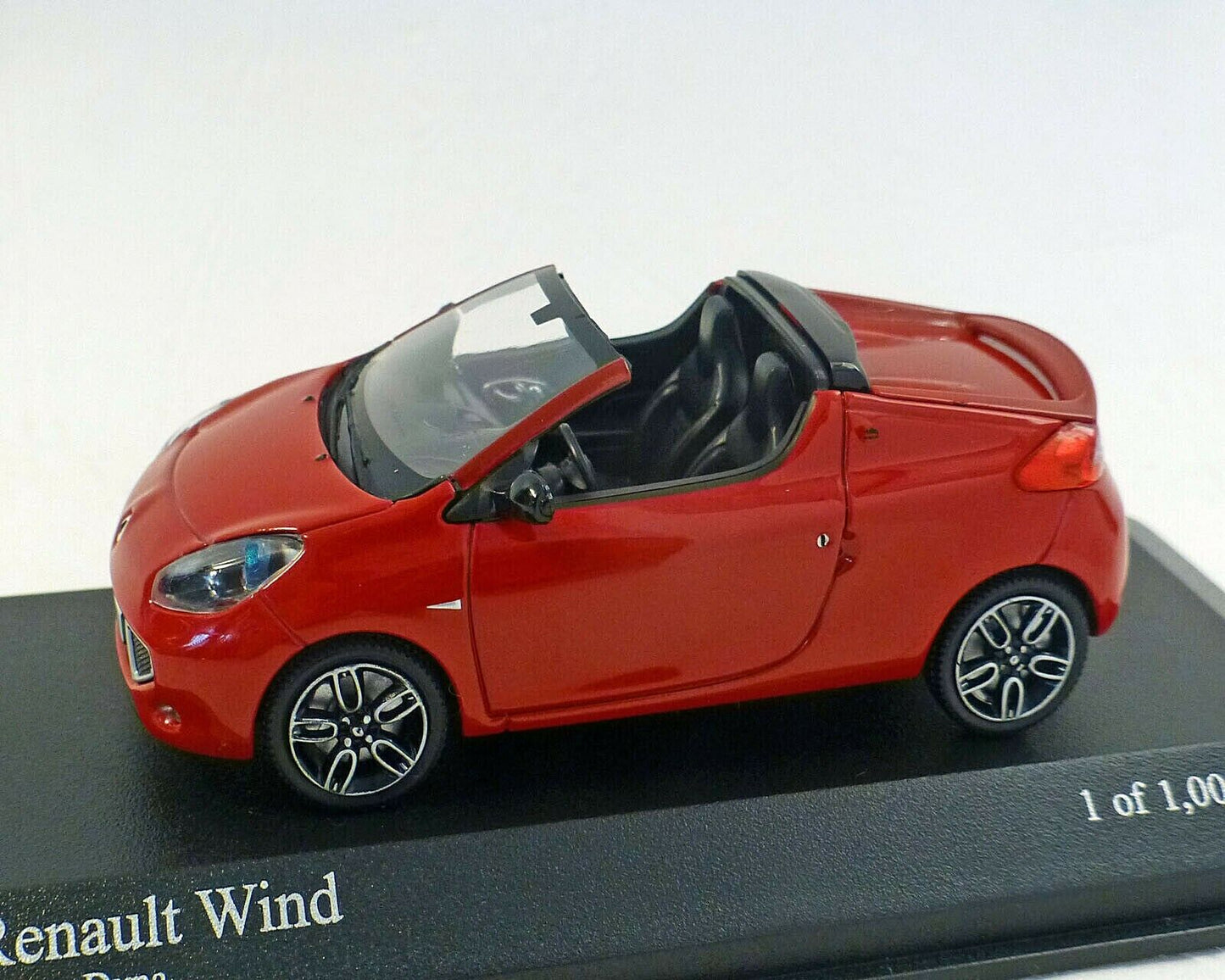 Minichamps 1:43 Renault Wind 2010 Red 400113931