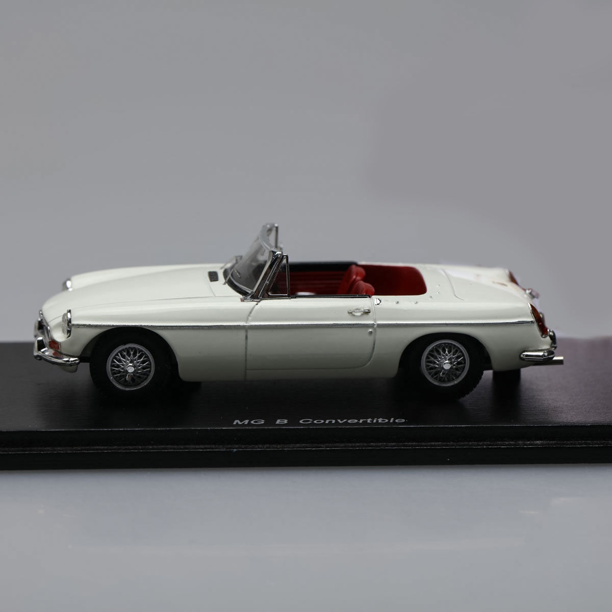 Spark 1:43 MG MGB Convertible 1966 White S4139