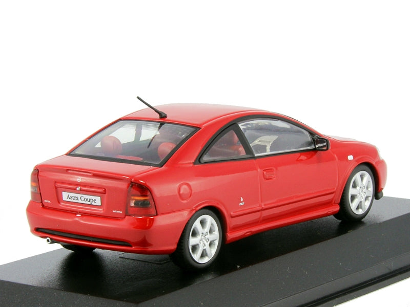 Minichamps 1:43 2000 Opel Coupe Red 430049125