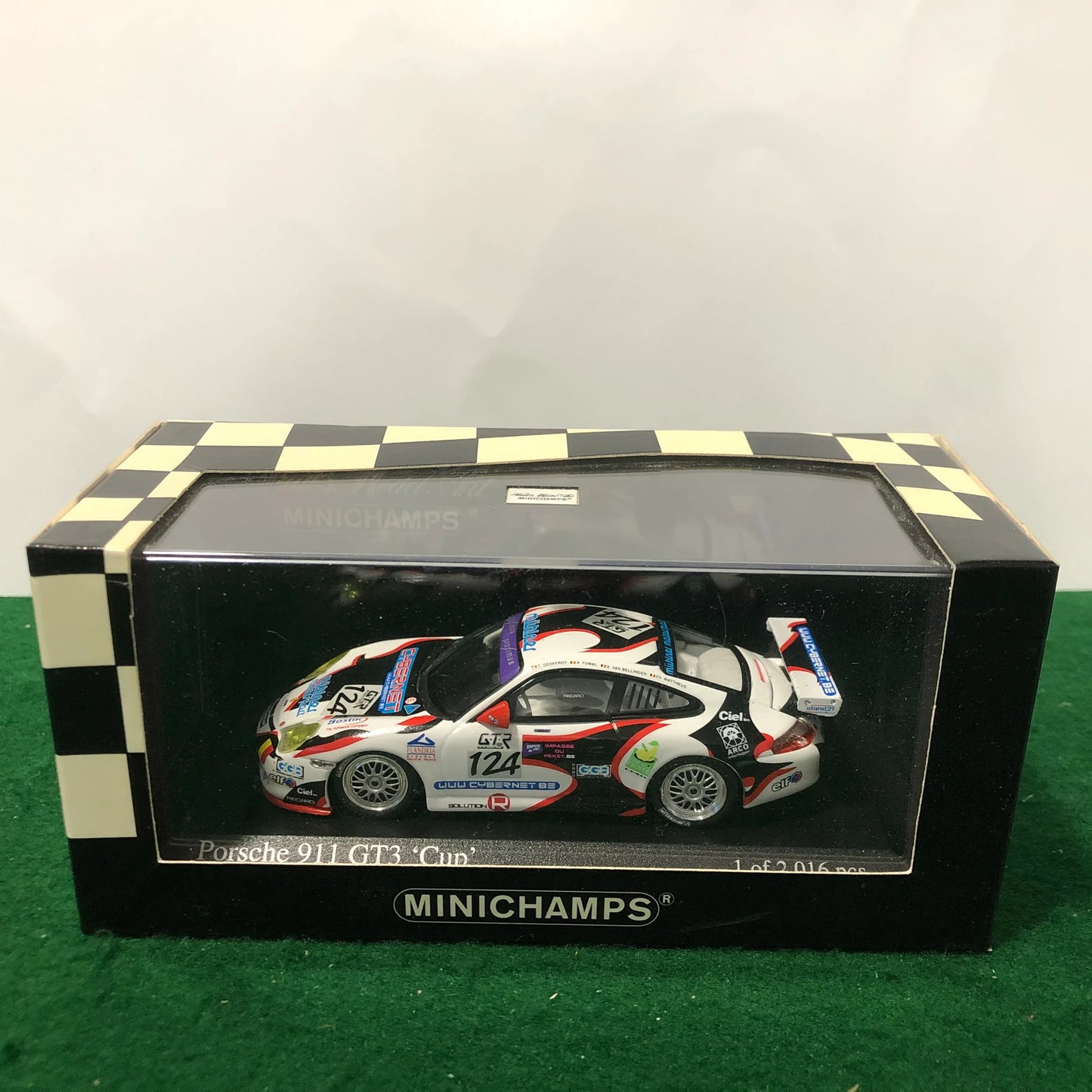 Minichamps 1:43 Porsche 911 GT3 Vanbellingen / Fumald / Geoffroy Class Winner #124 Team Muhlner Motorsport 24h SPA 2005 400056224