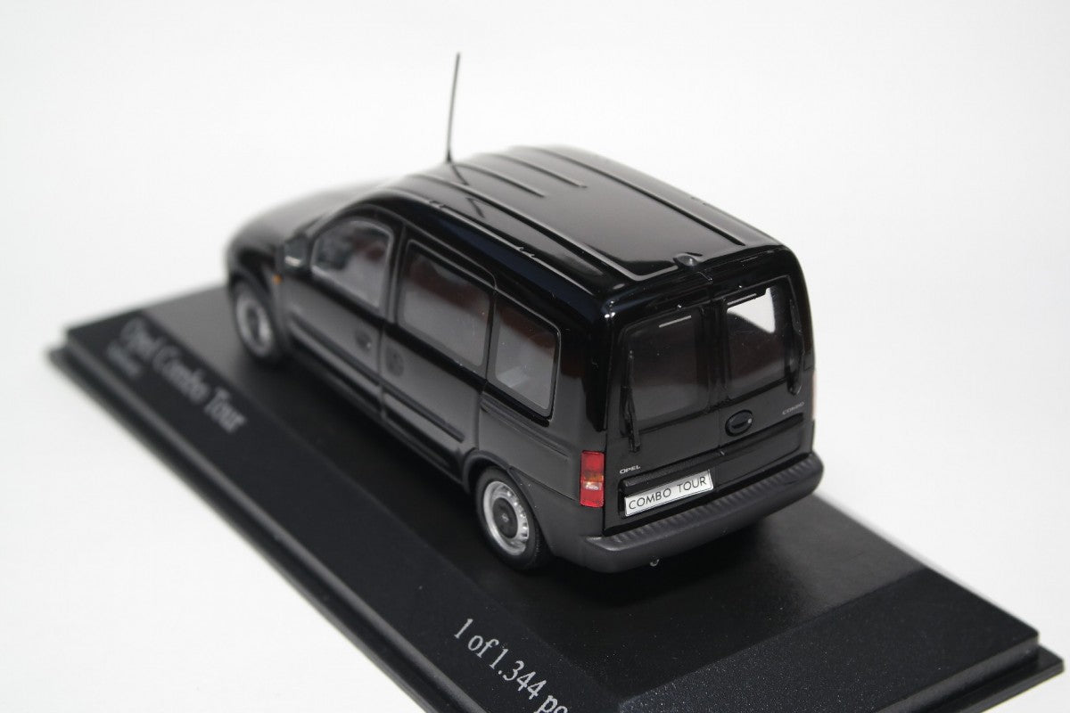 Minichamps 1:43 Opel Combo Tour 2002 Black 400042001