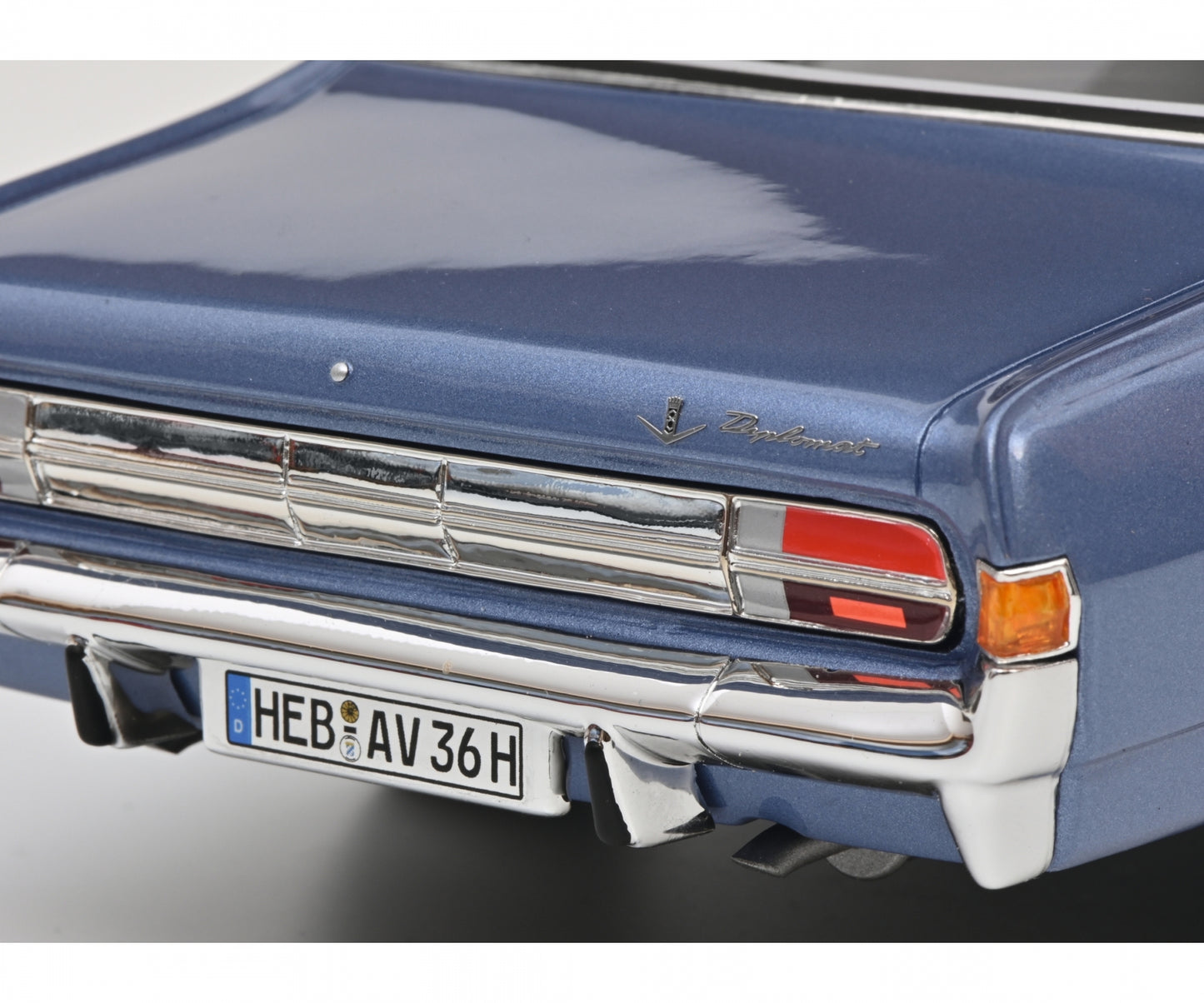 Schuco 1:18 Opel Diplomat A Coupe 450053400