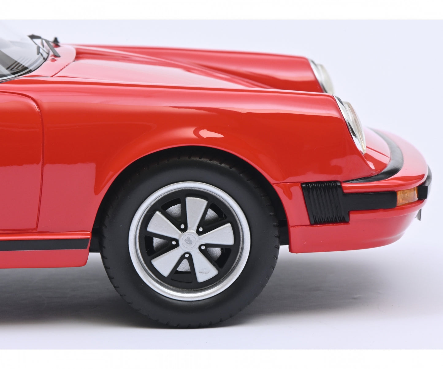 Schuco 1:18 Porsche 911 Coupe 1974 Red 450025600