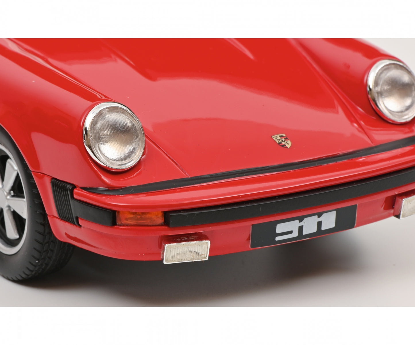 Schuco 1:18 Porsche 911 Targa 1977 Red 450048700