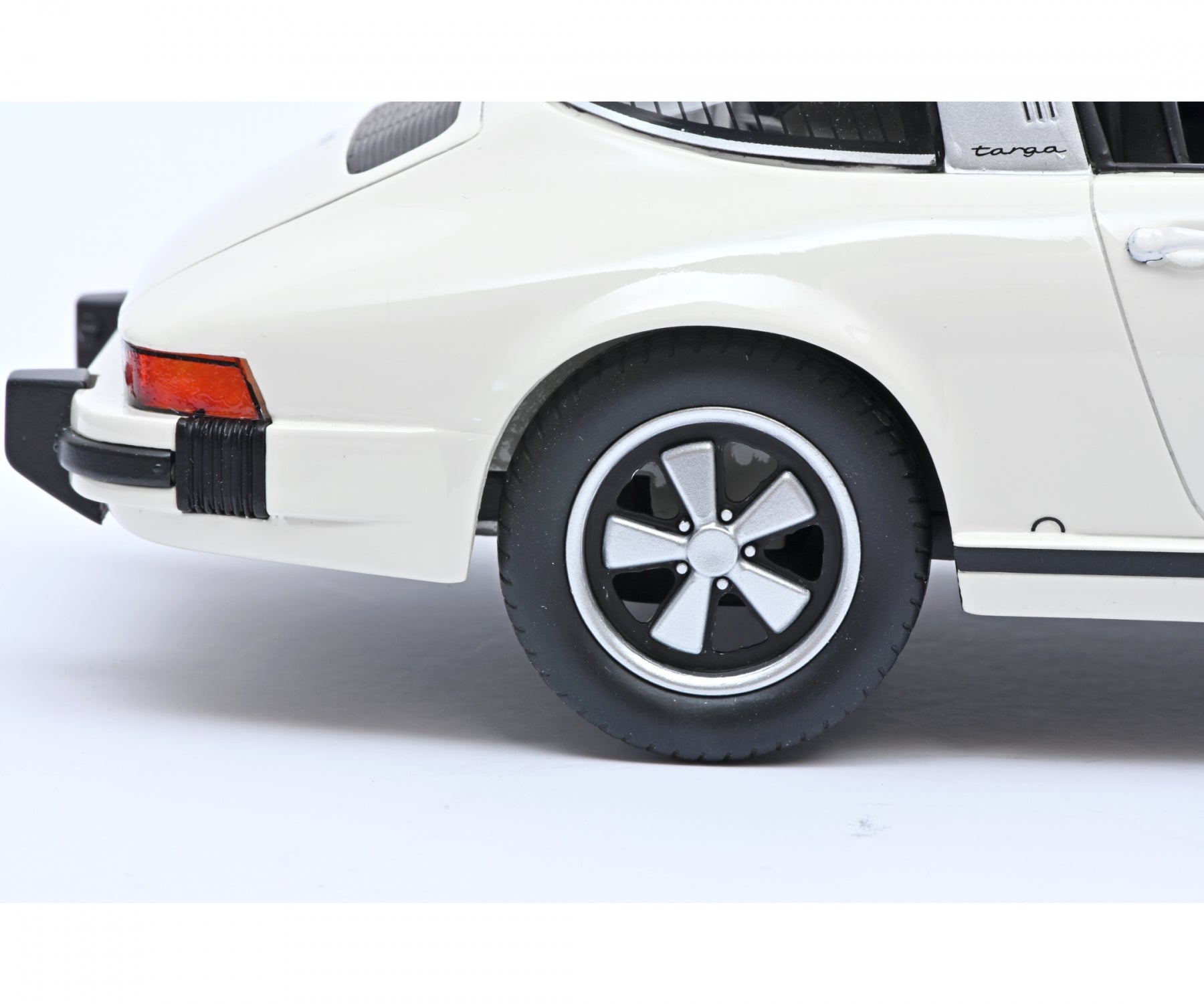 Modèle réduit Porsche 911 Targa Cabriolet ,blanc 1/18 | Schuco Modèle réduit Porsche 911 Targa Cabriolet ,blanc 1/18 | Schuco