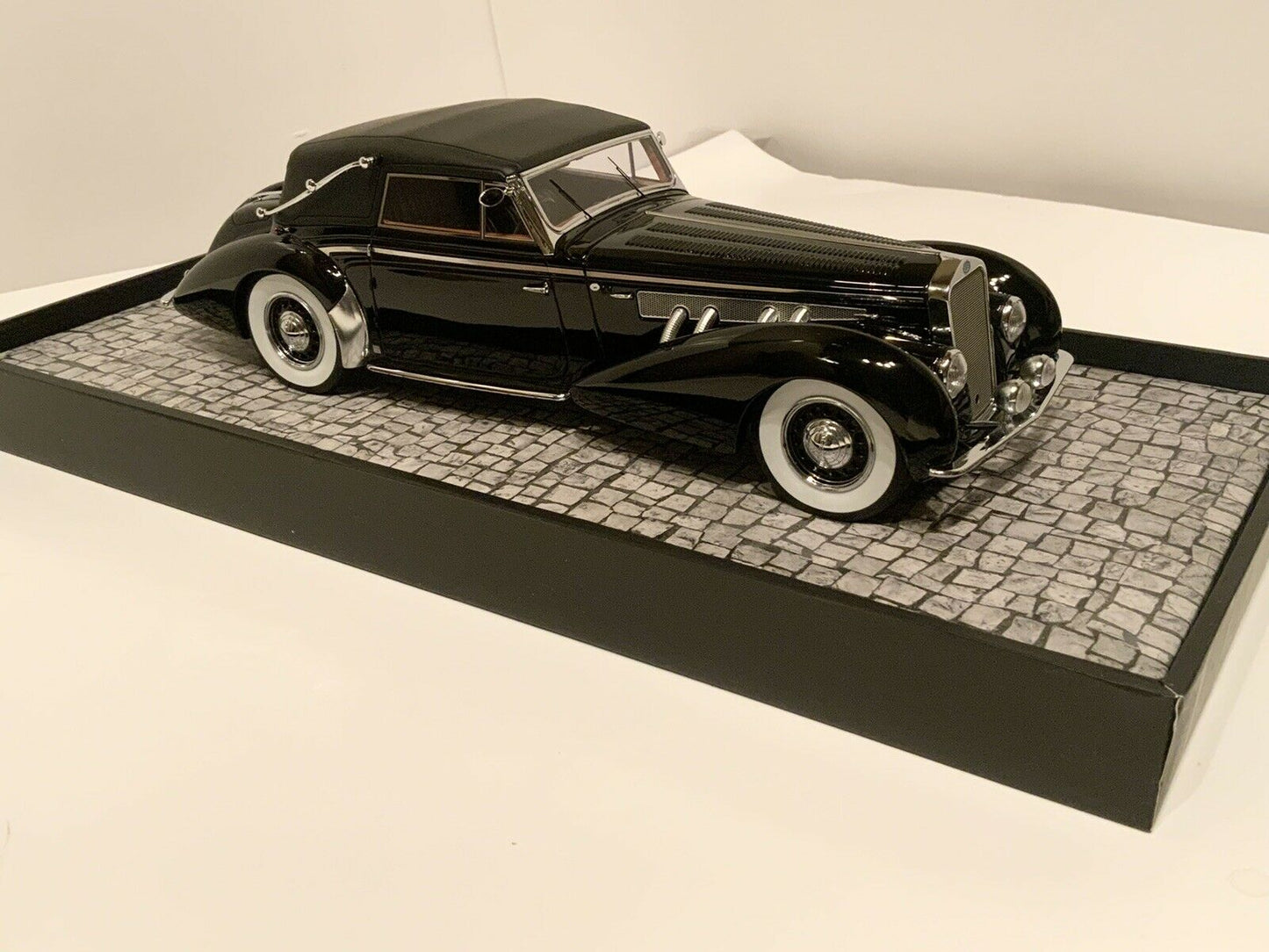 Minichamps 1:18 Delage D8-120 Cabriolet 1939 Black 107115131