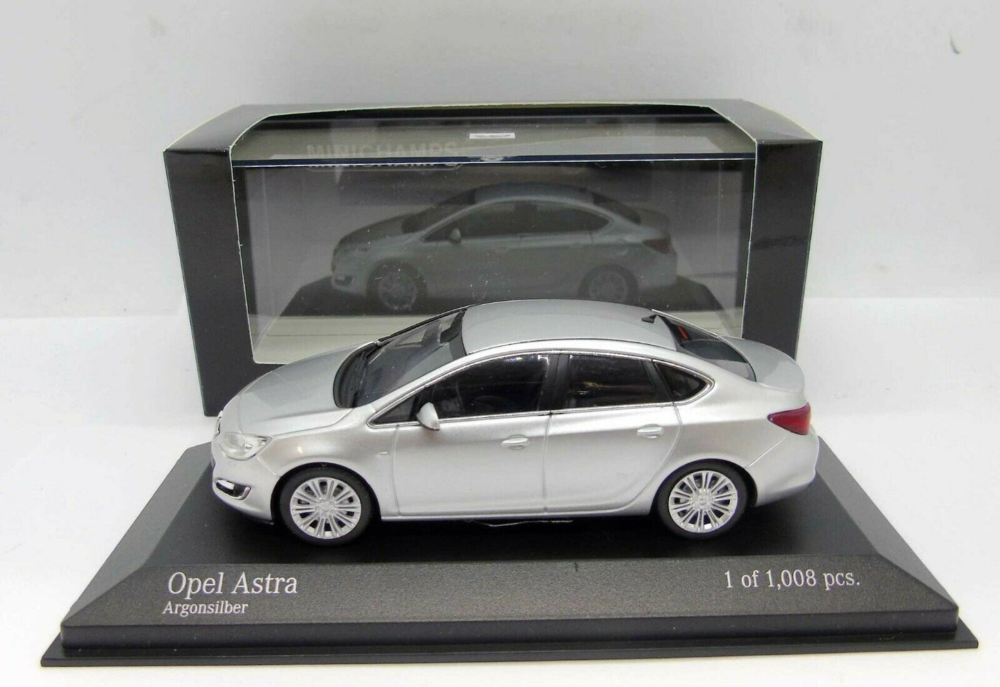 Minichamps 1:43 OPEL ASTRA 4-DOOR – 2012 – SILVER 410042000