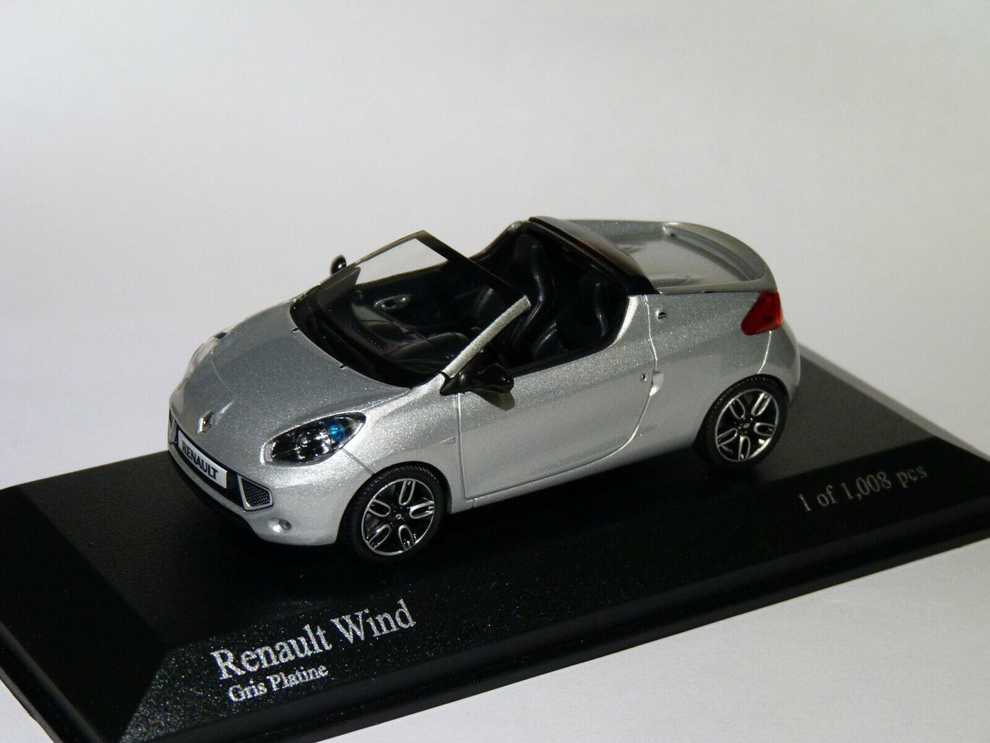 Minichamps 1:43 Renault Wind 2010 Silver 400113930