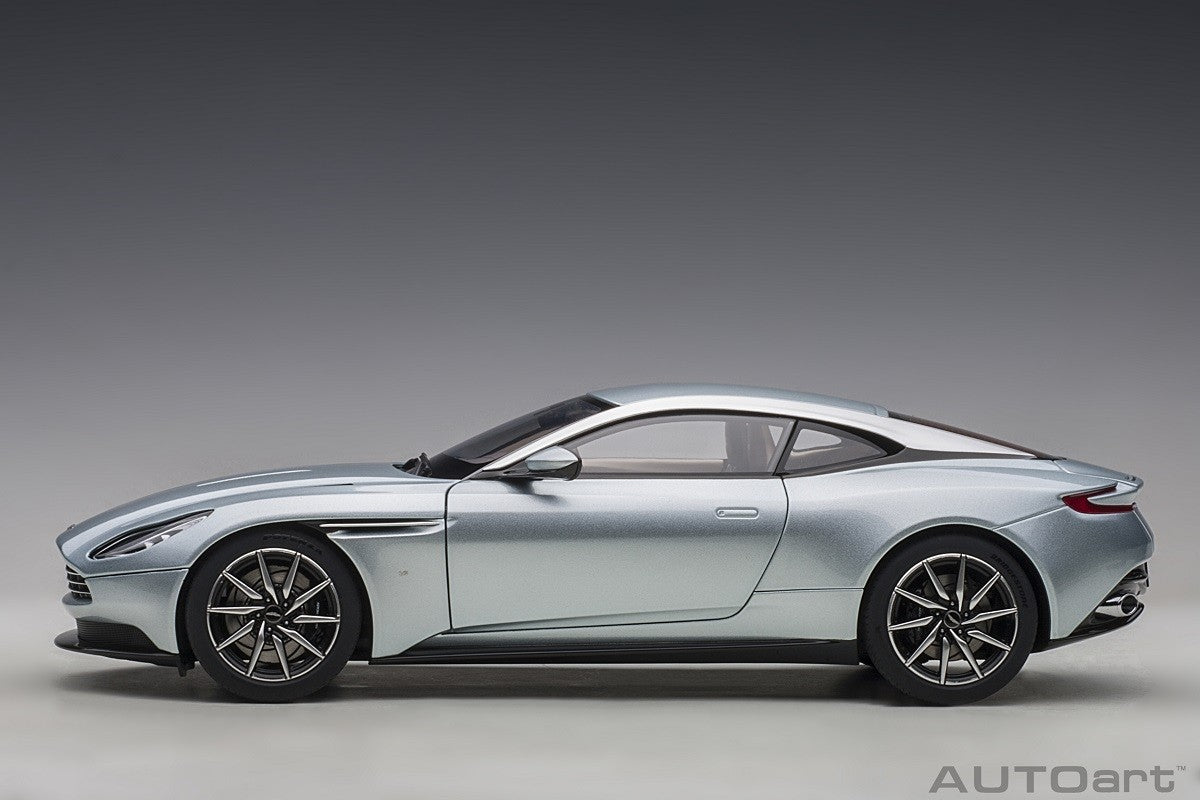 AUTOART 1/18 ASTON MARTIN DB11 (SKYFALL SILVER) 70267