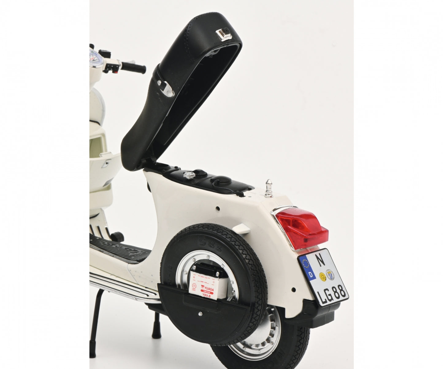 Schuco 1:10 Vespa PX 150 White 450667400